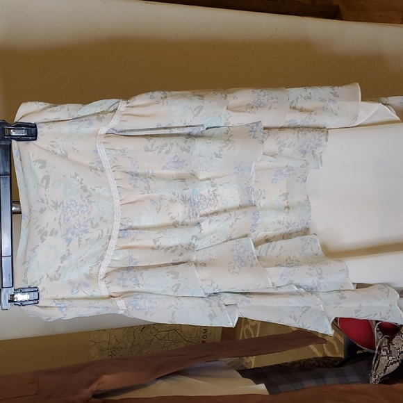 NWT Shabby Chic Floral Tiered Hi Lo Skirt - Picture 2 of 3